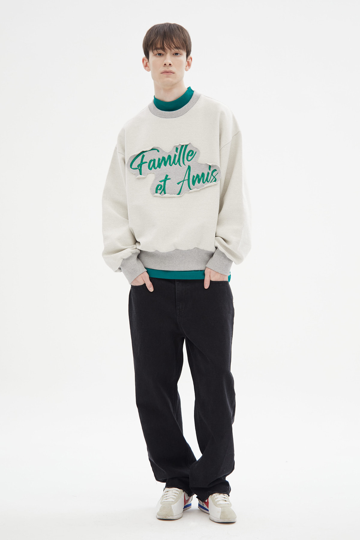 FAMILLE EMBROIDERY CUTTING PATCH SWEATSHIRT(GREEN)