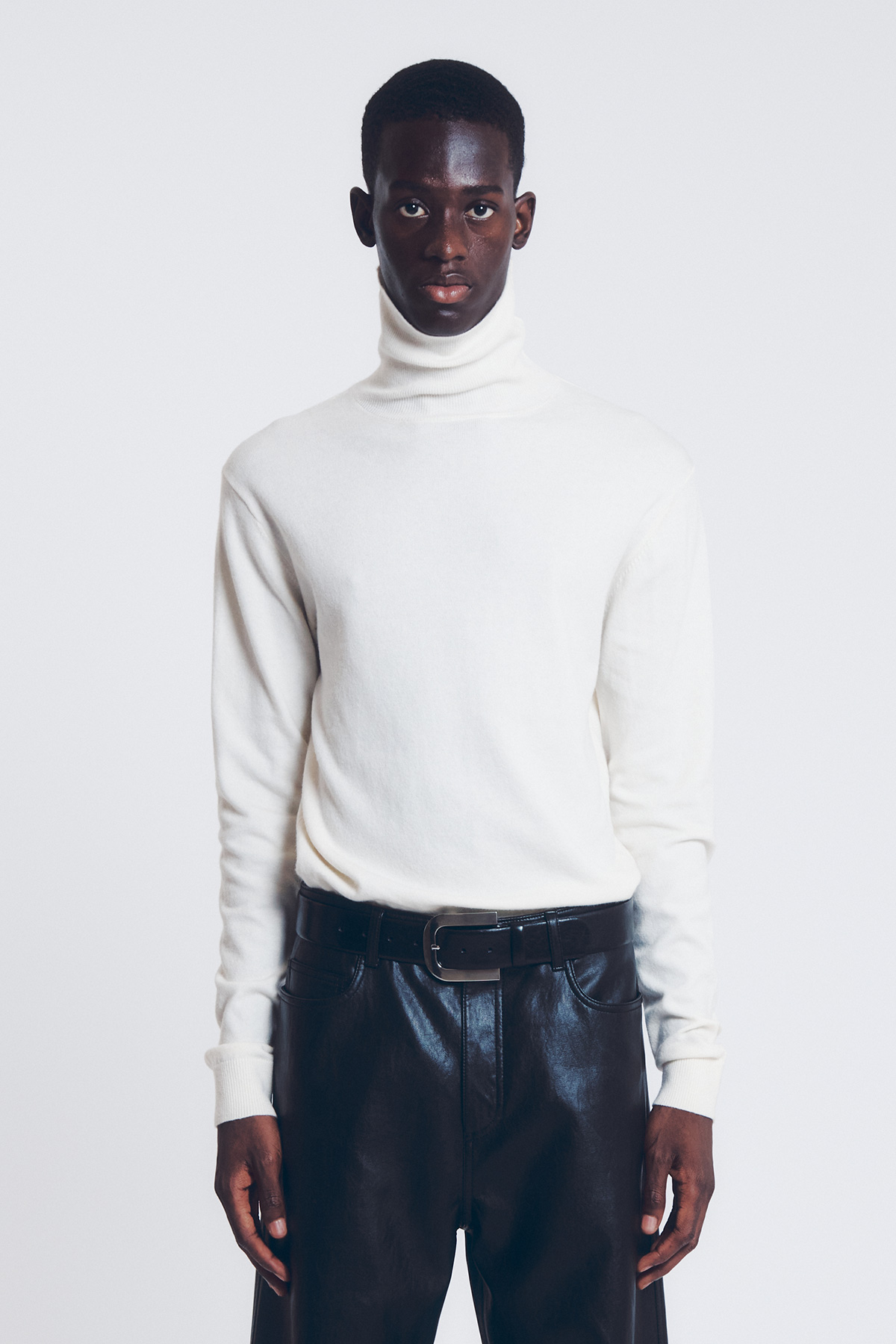 ESSENTIAL KNIT TURTLE NECK(IVORY)