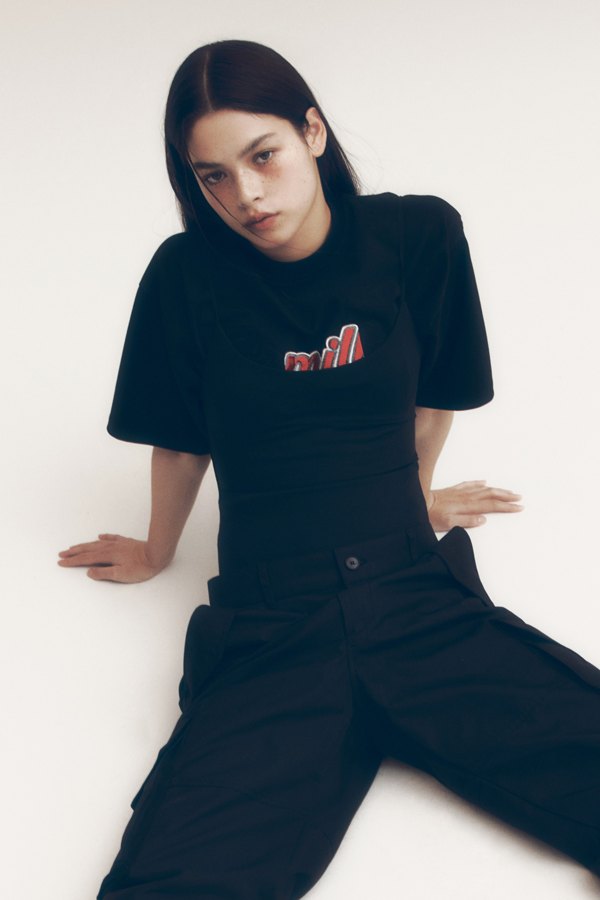 CONTRAST EMBROIDERY LOGO T-SHIRT(BLACK)
